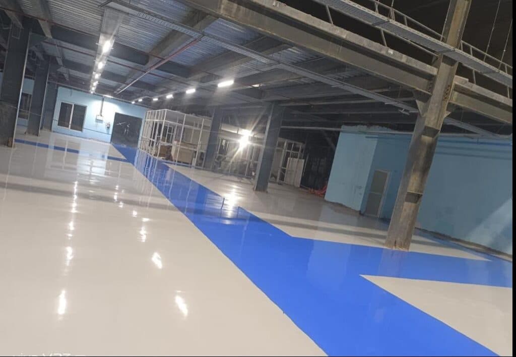 White self-levelling epoxy floor in an empty warehouse bay